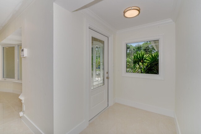 Building Photo - 709 W Royal Palm Rd