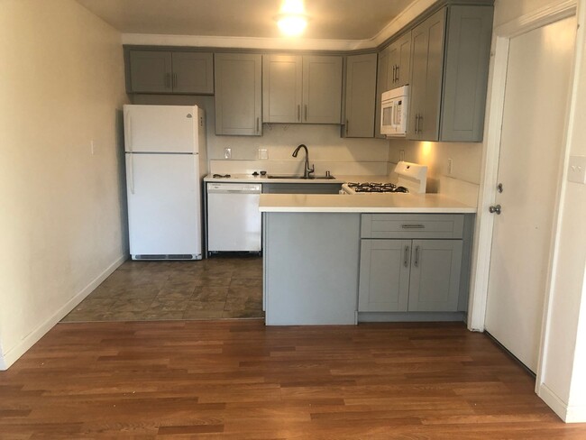 Building Photo - 3 Bedroom 2 Bath 1/2 Plex in Rancho Cordov...