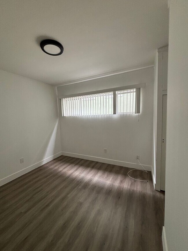 Building Photo - Upgraded 1 Bedroom In Torrance with Parkin...