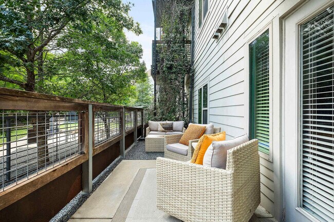 Building Photo - 2505 Thornton Rd