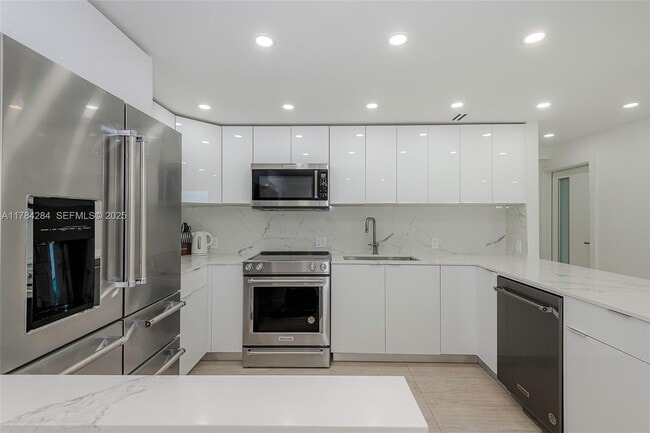 Building Photo - 100 Bayview Dr