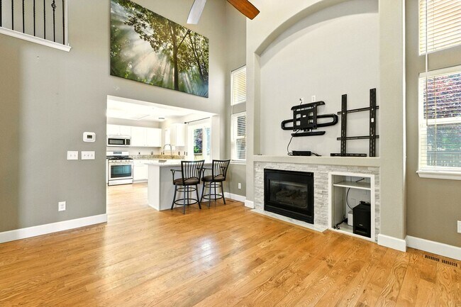 Building Photo - Amazing 3 Bed 4 Bath Highlands Ranch House...