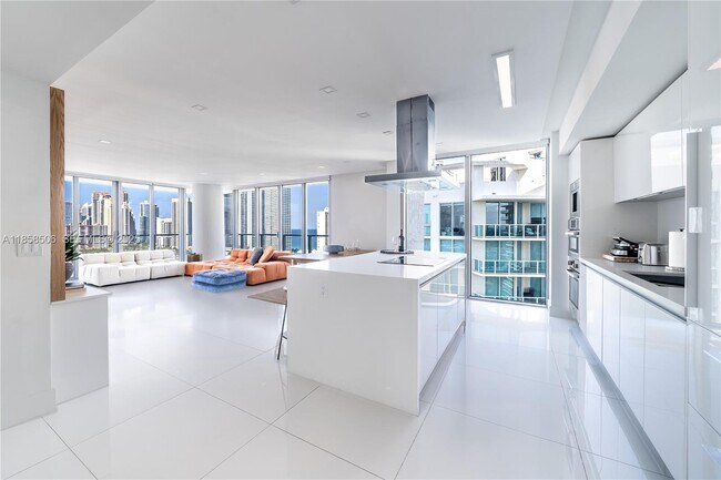 Building Photo - 300 Sunny Isles Blvd