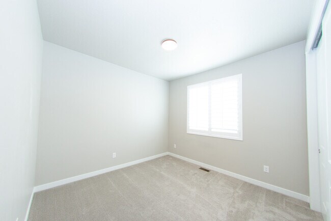 Building Photo - Modern Farmhouse Rambler – 7 Bed, 4 Bath –...