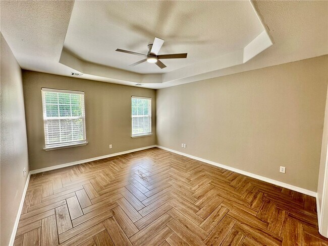 Building Photo - 6 Roessler Ln