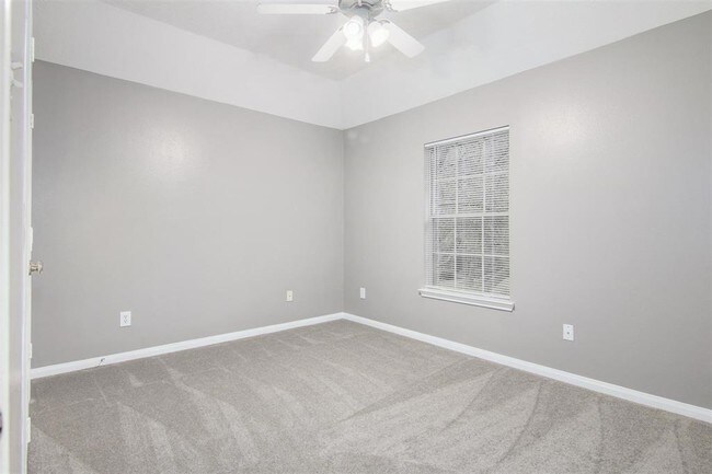 Building Photo - 2117 Enchanted Lake Dr