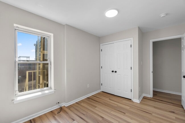 Building Photo - 2027 E Baltimore St