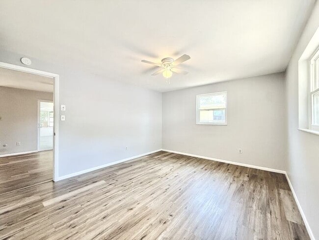 Building Photo - 1501 S Hillcrest Ave