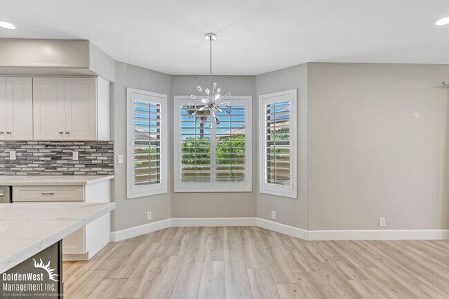 Building Photo - Modern 3bdm 3ba Home with Stylish Upgrades