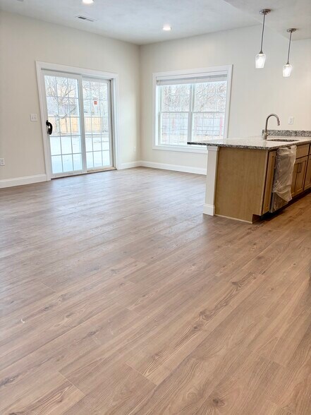 Building Photo - 122 Memphis St