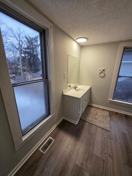 Building Photo - 1008 Kenilworth Ave