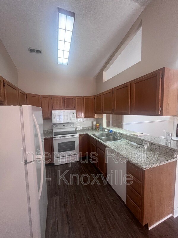 Building Photo - 813 Villaview Way