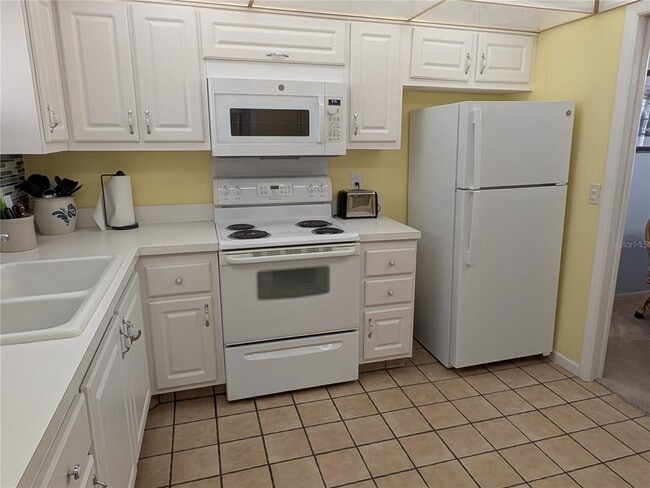 Building Photo - 4575 Cove Cir
