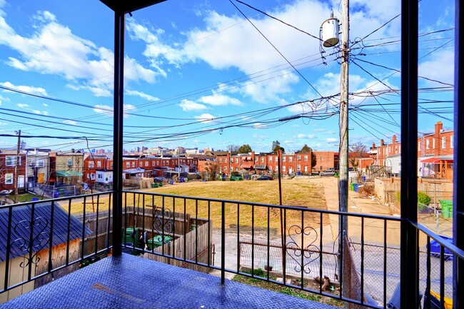 Building Photo - 1314 N Kenwood Ave