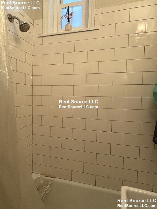 Building Photo - 565 Somerville Ave