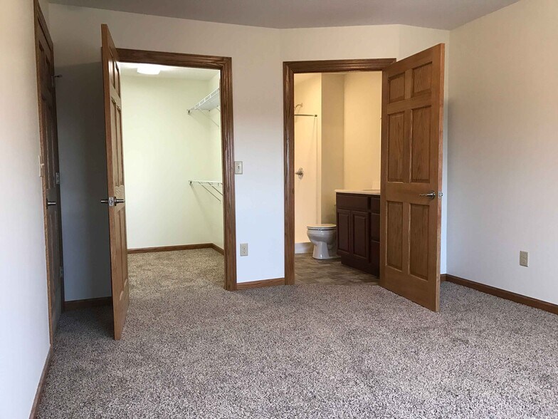 Building Photo - 1001 Altamonte Dr