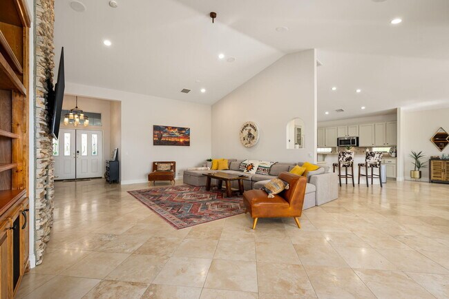 Building Photo - 45168 Coeur Dalene Dr