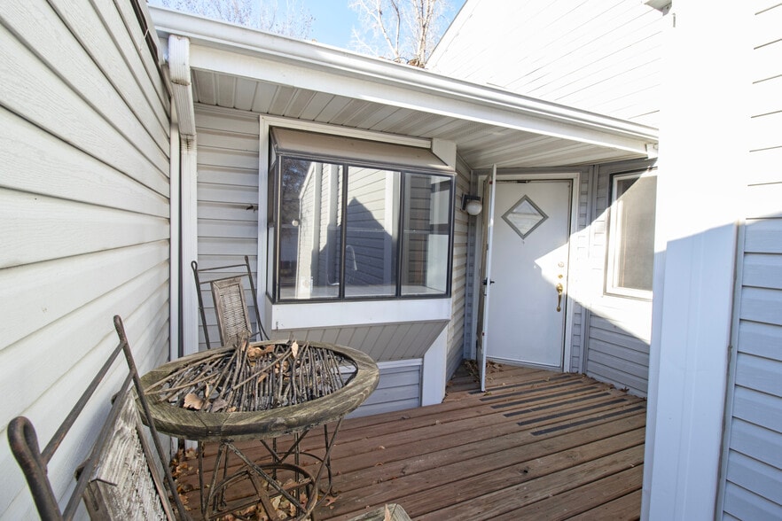 Building Photo - 4215 Sylvia Ln S