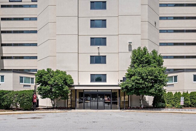 Building Photo - 200 Cove Way