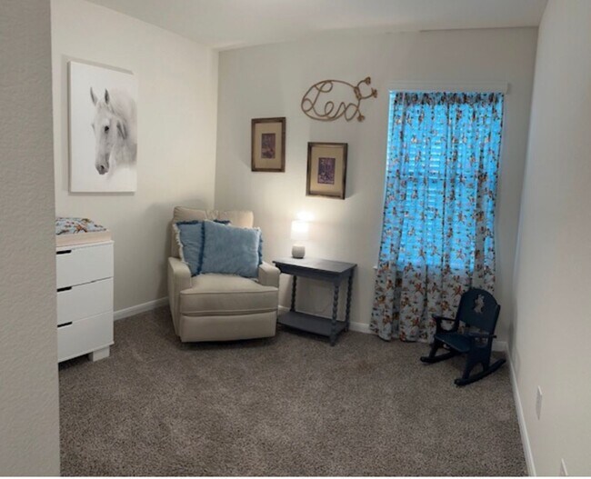 Building Photo - Like New 1 story 4 bedroom home just off D...