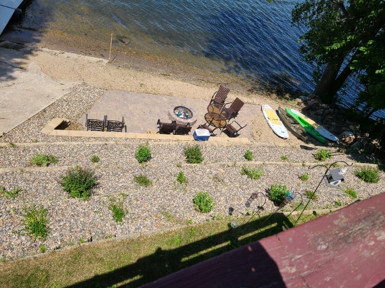 Building Photo - 28660 W Lake Dr