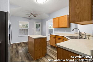 Building Photo - 411 Point Rise