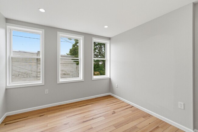 Building Photo - 2427 Ashland Ave