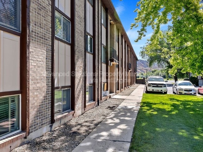 Building Photo - 1351 N Redwood Rd