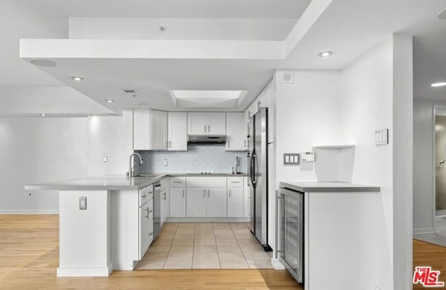 Building Photo - 13700 Marina Pointe Dr