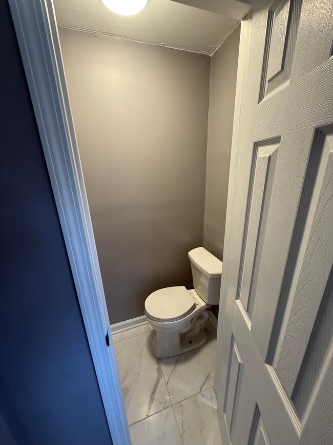 Building Photo - 1831 Moore Ave