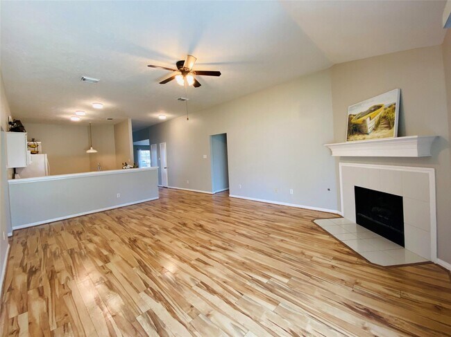 Building Photo - 1404 Helmsley Dr