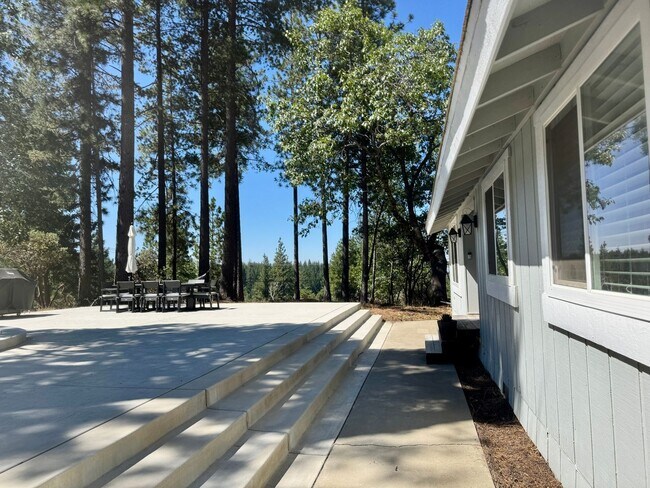 Building Photo - 4425 Sierra Springs Dr