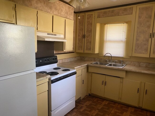 Building Photo - 809-811 E. Cherry St.