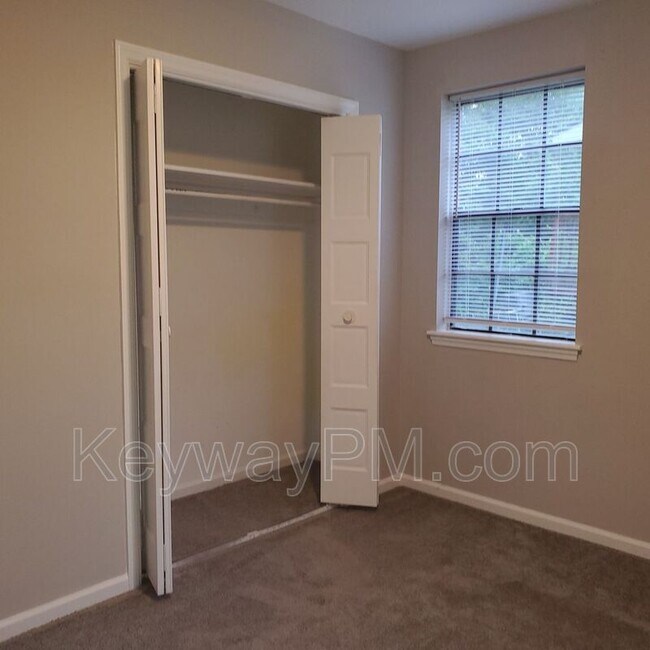 Building Photo - 122 Shadowood Dr