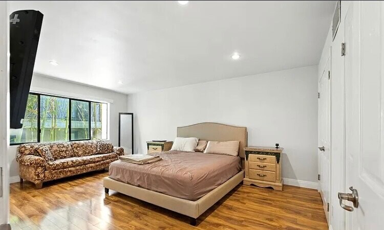 Bedroom for rent - 1310 Roxbury Dr