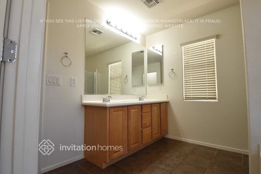 Building Photo - 445 N Citrus Ln