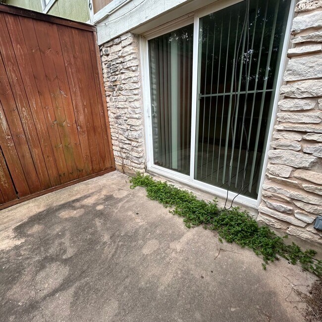 Building Photo - 7206 Creekside Dr