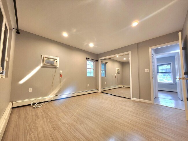 Building Photo - 18 Bamboo Ln