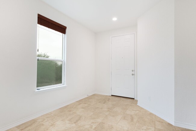 Building Photo - MOVE IN SPECIAL: $300 Off 1st Months Rent!...