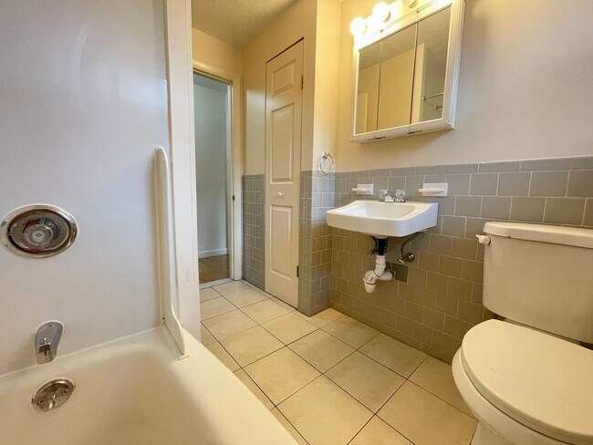 Building Photo - 175 Loudon Rd