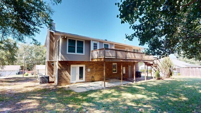 Building Photo - 110 Oakland Dr