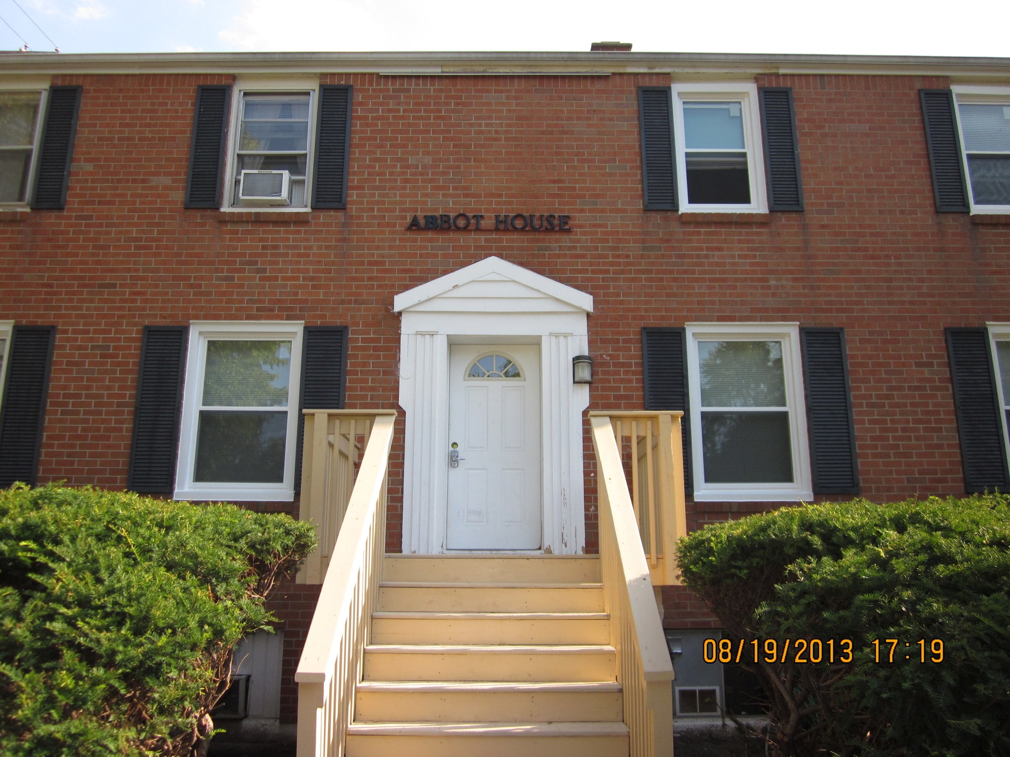 front of building - 955 Abbot Rd