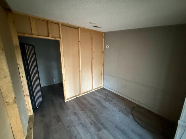 Building Photo - 503 Maple Ave