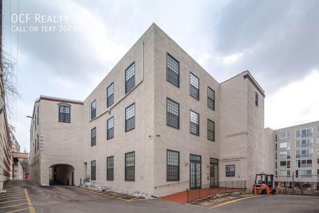 Building Photo - 4 Leverington Ave