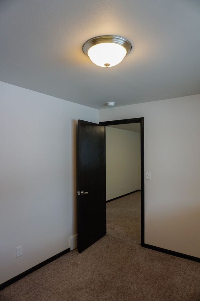 Building Photo - 3 Bed 3 Bath Twin Home