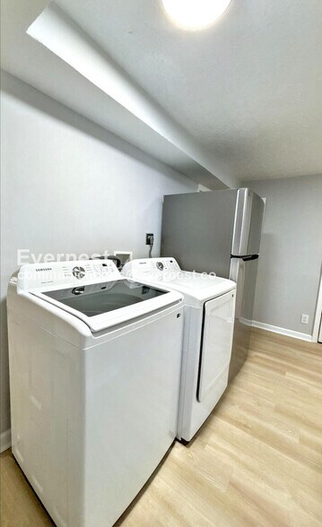 Building Photo - 2992 Pontiac St