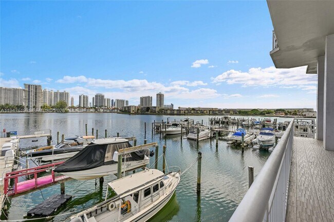 Building Photo - 18041 Biscayne Blvd