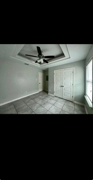 Building Photo - 205 Teak Dr