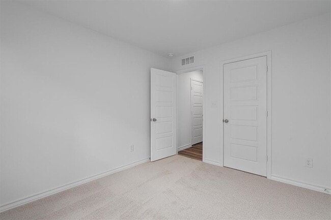 Building Photo - 812 Heartseed Ave