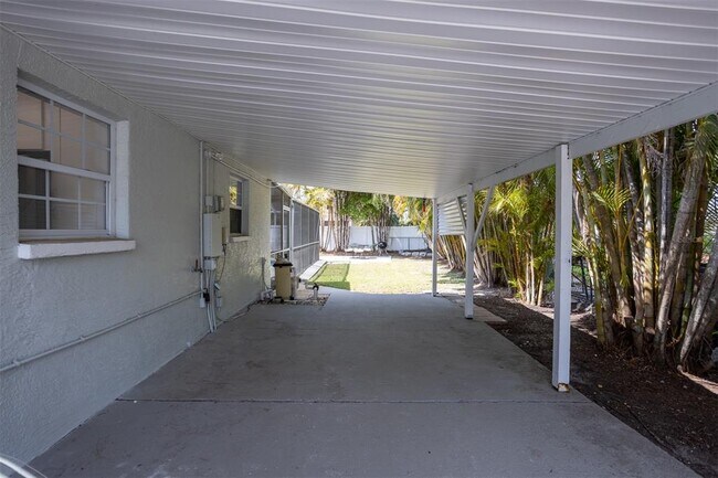 Building Photo - 711 Bayshore Dr